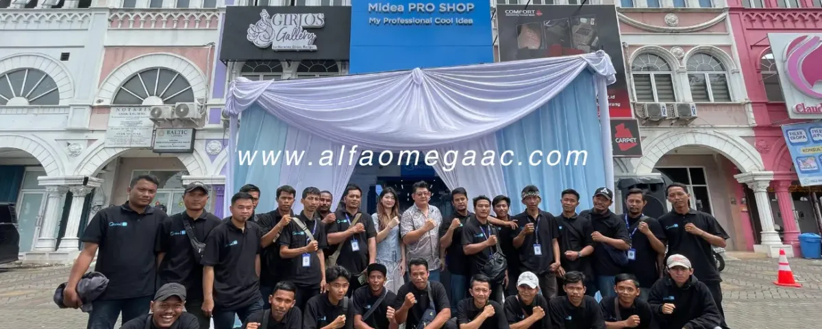 Gambar produk AC Daikin dengan deskripsi dan harga.